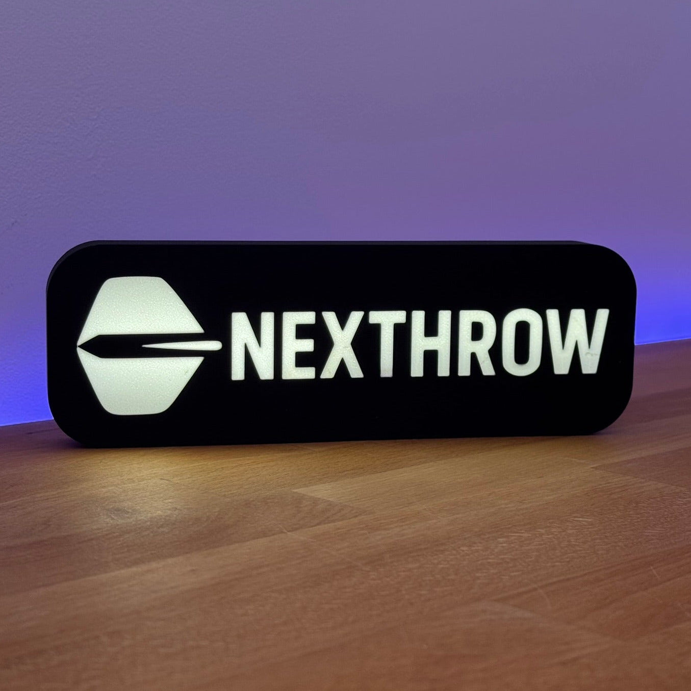 NEXTHROW Lampe mit Logo